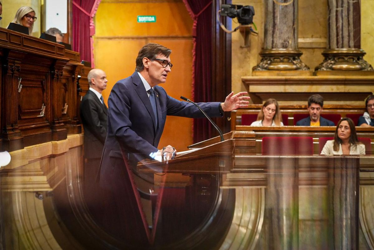 El president Salvador Illa, en el hemiciclo del Parlament.