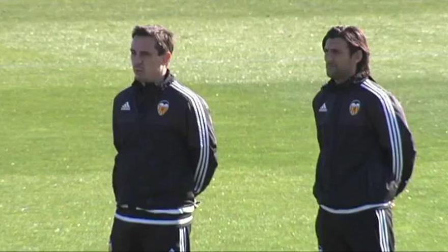 El Valencia destituye a Gary Neville y le sustituye con Pako Ayestarán