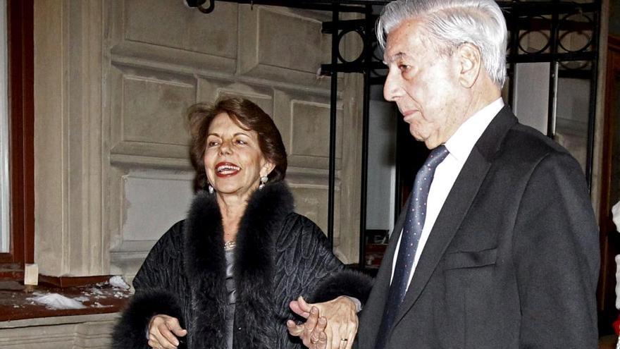 Fotografía de archivo de Vargas Llosa y Patricia Llosa