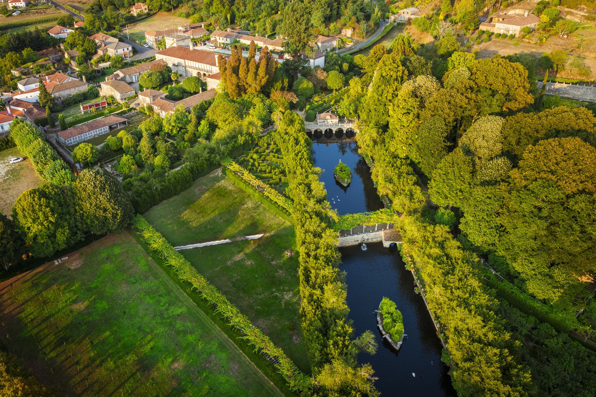 Vista aérea de los jardines del Pazo de Oca de A Estrada