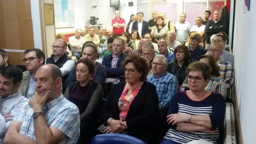 Asistentes al acto en favor de la candidatura de Susana Díaz en Corvera.