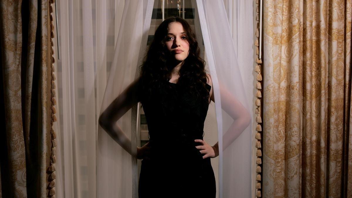 zentauroepp8951363 actress kat dennings poses for a portrait while promoting he200721115328