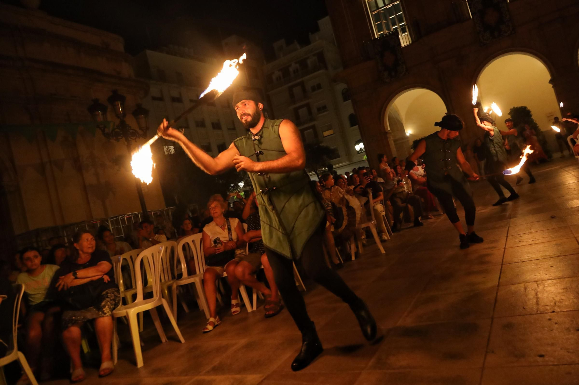 Jaume I ‘refunda’ la ciudad en un espectáculo de tradición