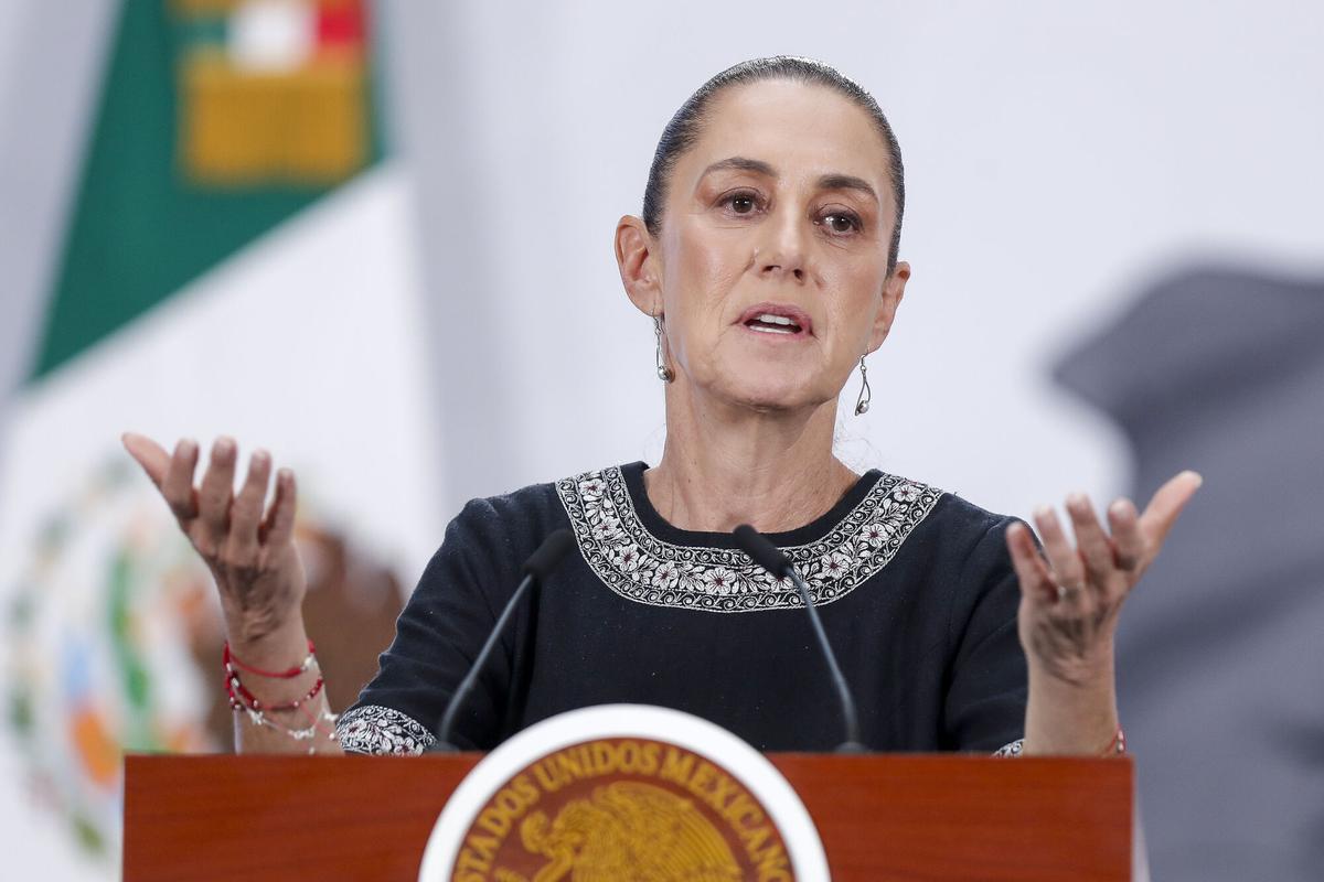La presidenta de México, Claudia Sheinbaum, participa en una rueda de prensa en el Palacio Nacional en Ciudad de México (México). EFE/Isaac Esquivel