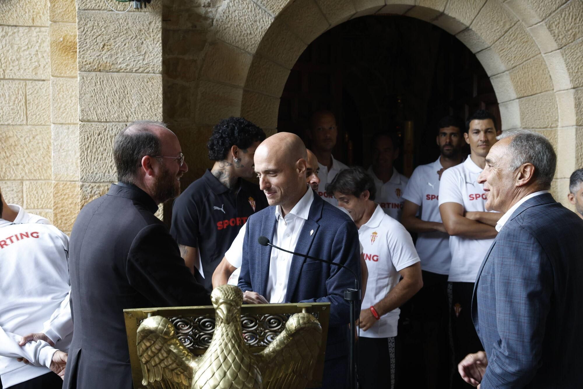 EN IMÁGENES: Visita del Sporting a La Santina en Covadonga