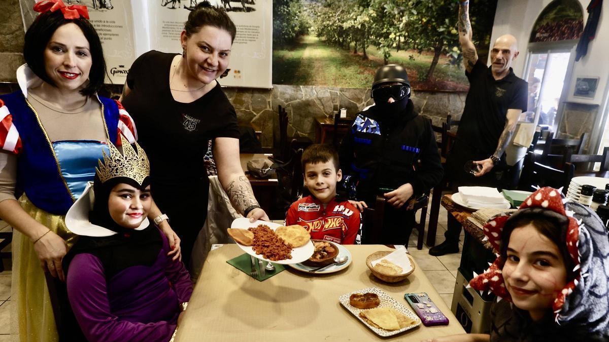 Así fue el espectacular entierro de la sardina del Antroxu de Gijón