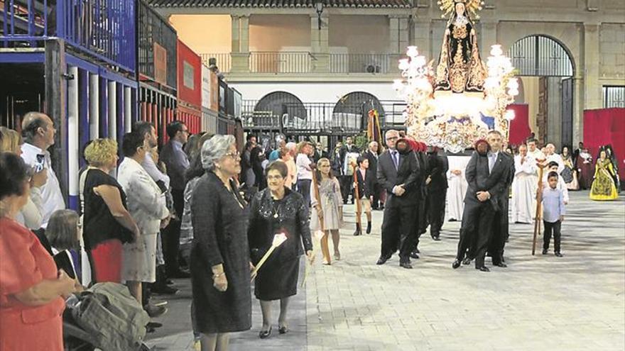 La devoción por la Mare de Déu de la Soledat invade las calles de Nules