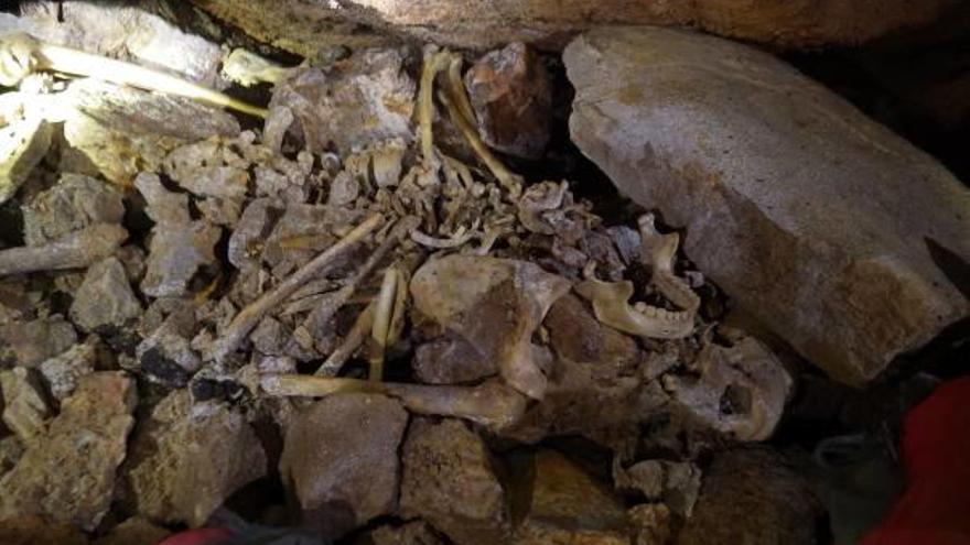 El cuerpo encontrado por el grupo de espeleólogos.