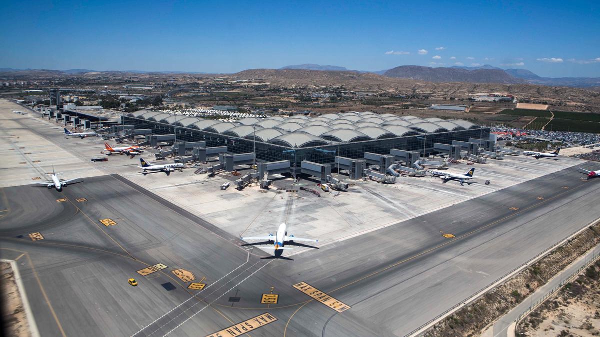 Los usuarios eligen el aeropuerto Miguel Hernández Alicante-Elche como el mejor de Europa