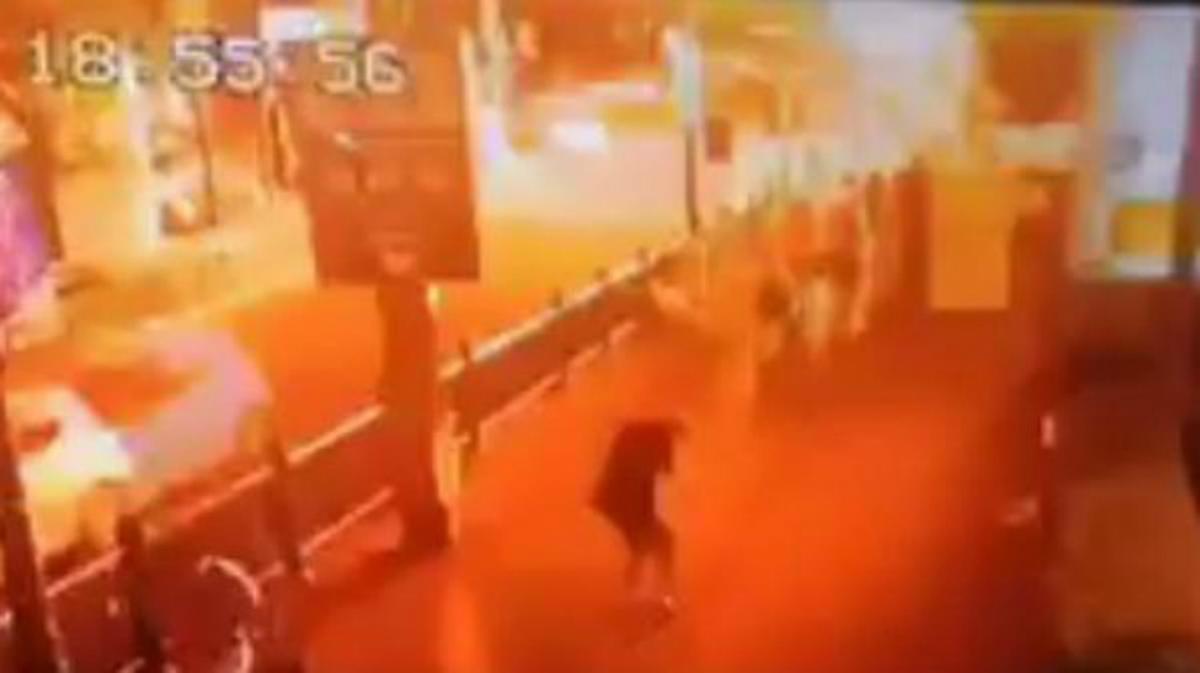 Instant de l’explosió al centre de Bangkok, aquesta tarda