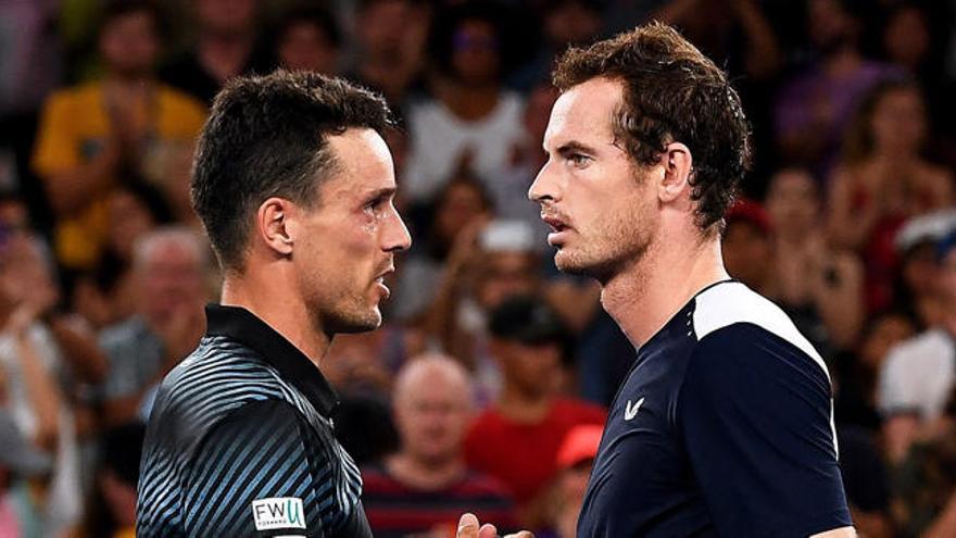 Roberto Bautista, junto a Andy Murray tras el partido.