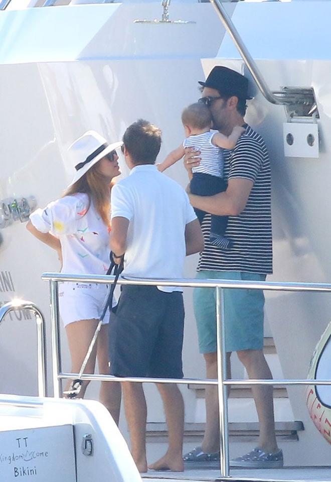 Sacha Baron Cohen e Isla Fisher, de vacaciones junto a Bono y Noel Gallagher