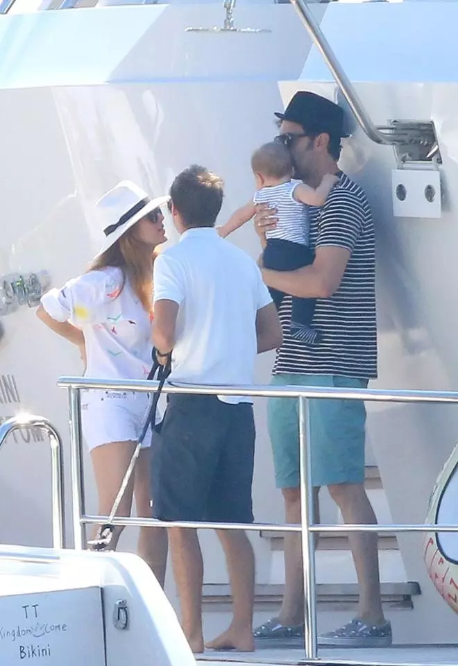 Sacha Baron Cohen e Isla Fisher, de vacaciones junto a Bono y Noel Gallagher