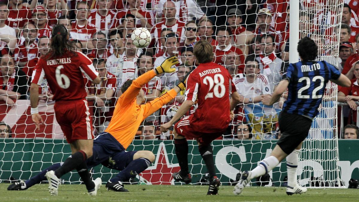 El jugador del Inter de Milán Diego Milito anota ante el Bayern de Múnich en la final de 2010