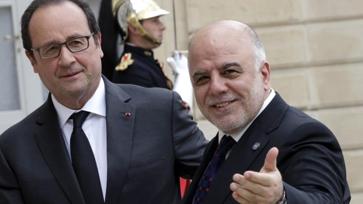 French President Hollande greets Iraq's Prime Minister al-Abadi as he arrives at the Elysee Palace in Paris