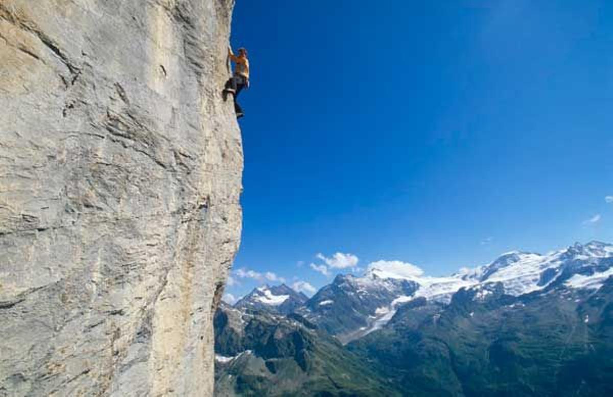 Escalada libre en los Alpes Berneses, en Suiza.