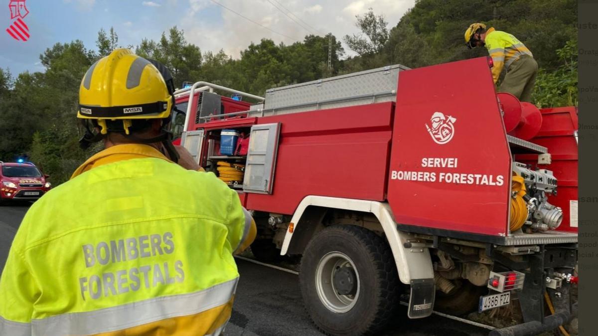 Bomberos forestales en Azuébar