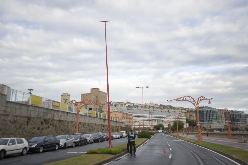 Herida al chocar su coche contra una farola