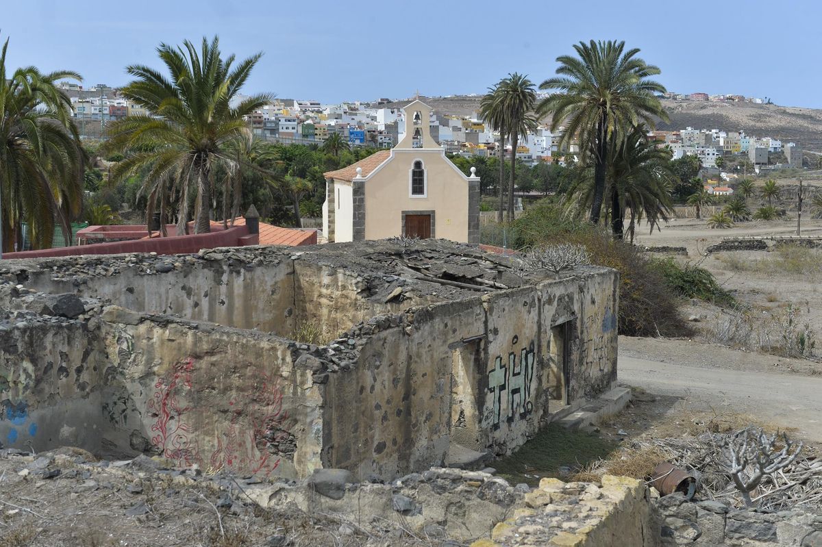 Antigua finca de la mayordomía y su ermita.