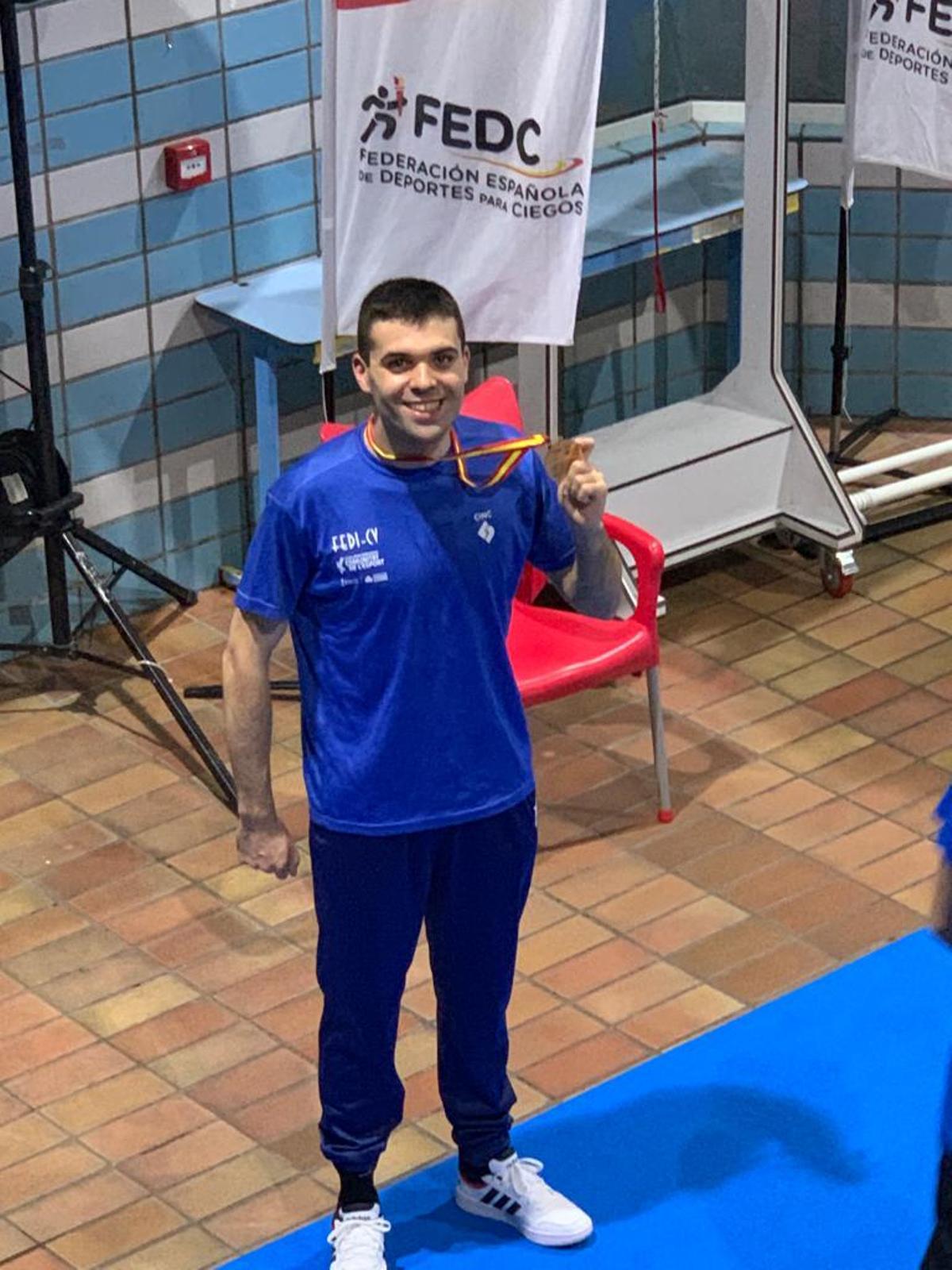 Sergi Castell compite con el Club Natación Castalia Castellón