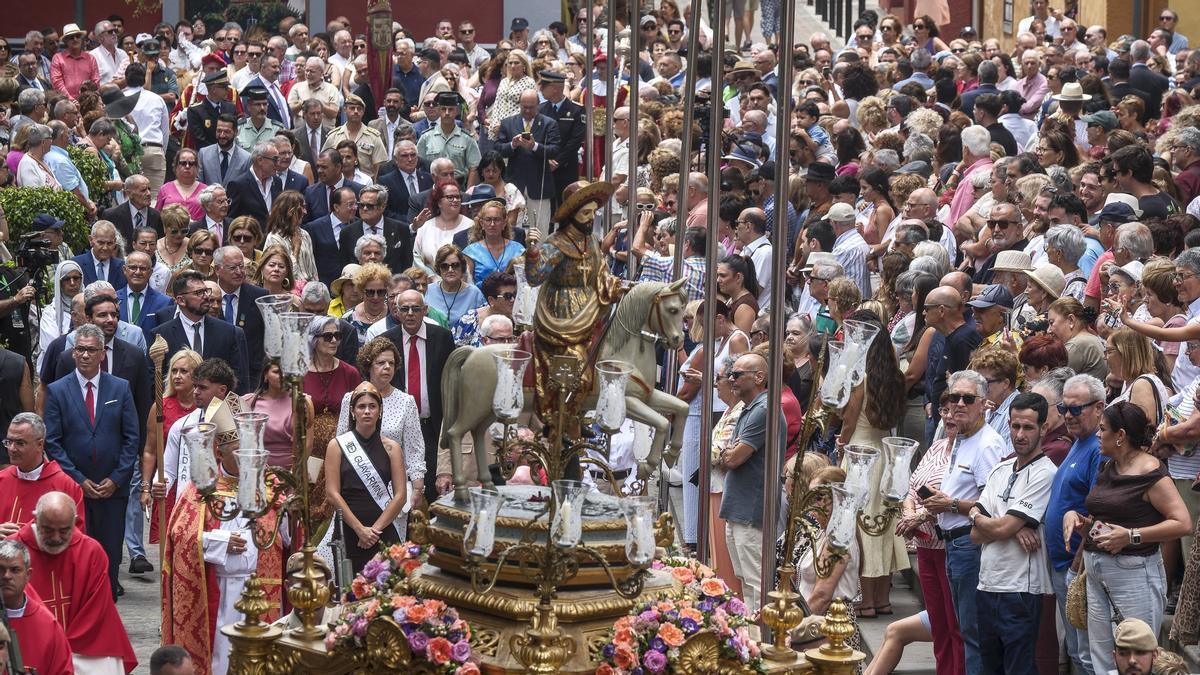 Un vestido nuevo, carne mechada y toda una vida de recuerdos: así vive Gáldar el día grande de Santiago