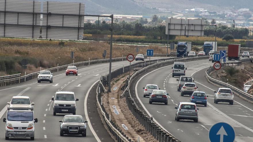 Tráfico calcula 600.000 movimientos de coches en la Operación Salida y previsión de lleno hotelero