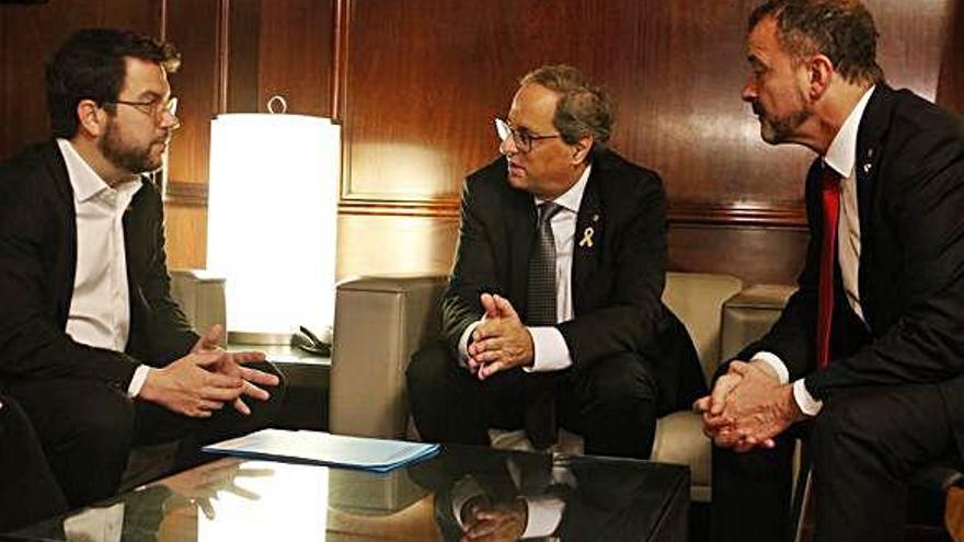 El president Quim Torra, el vicepresident Pere Aragonès i el conseller Alfred Bosch, en una reunió