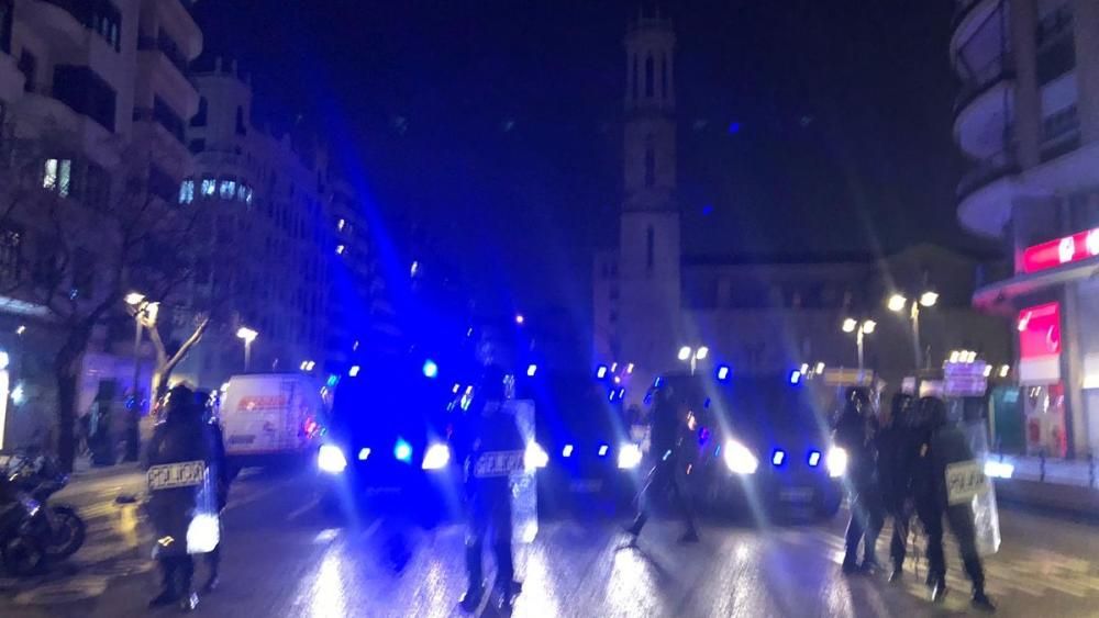 Cargas policiales y mucha tensión en Valencia por