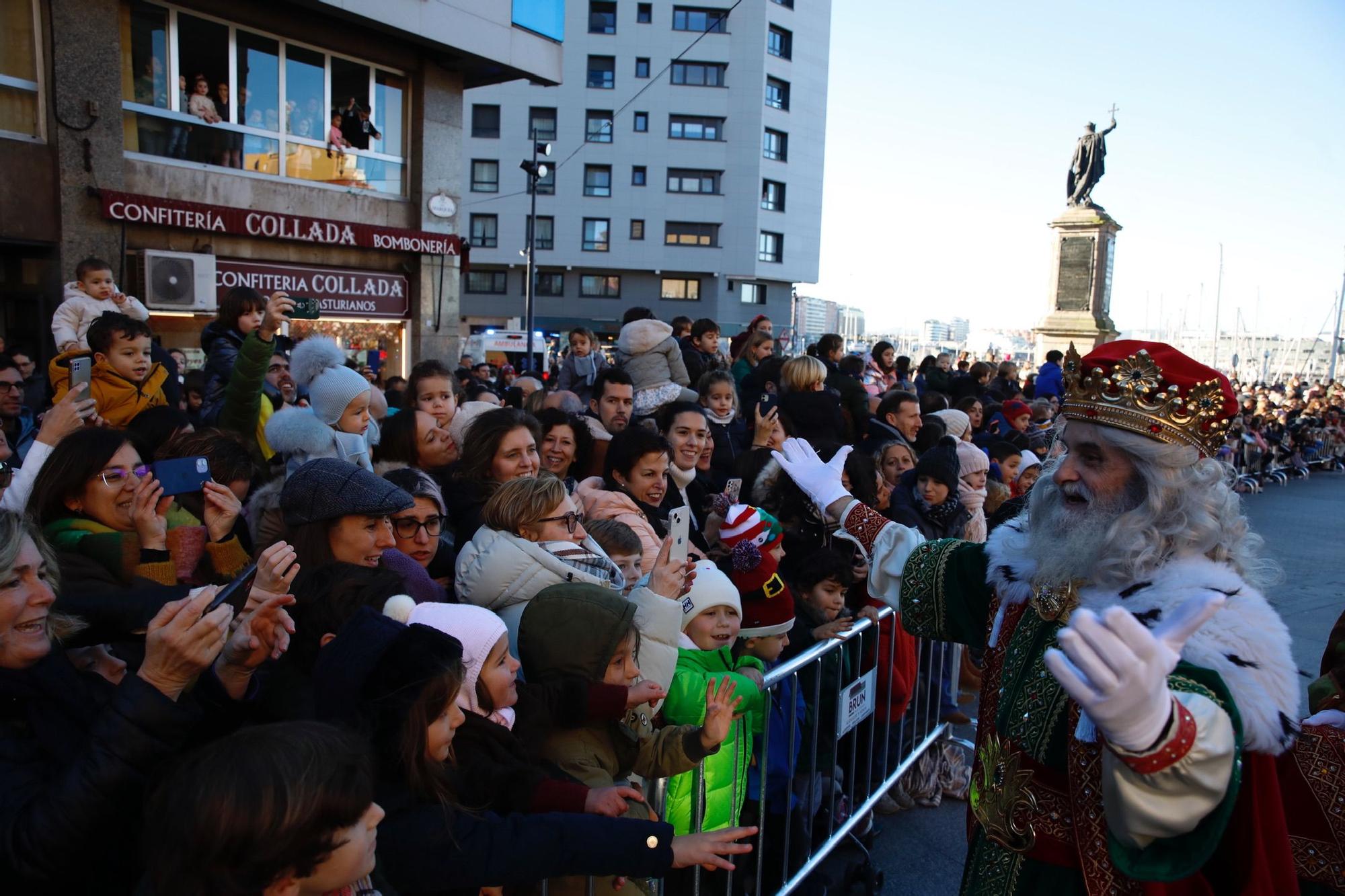 Así ha sido la llegada de los Reyes Magos a Gijón