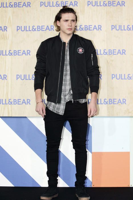 Brooklyn Beckham y otros rostros conocidos inauguran la nueva sede de Pull&Bear