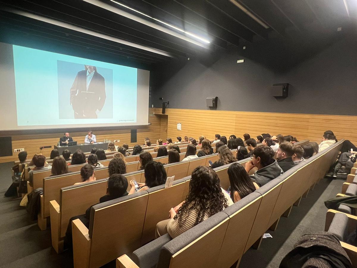La jornada "Emprendiendo hacia el futuro" del IES Número 1 de Gijón, en imágenes