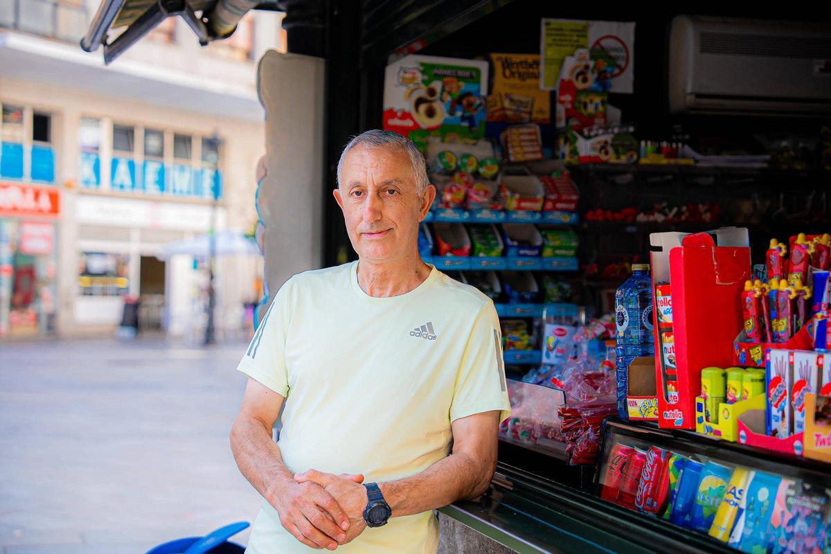 Su negocio se ha convertido en parte de la historia de Vilagarcía de los últimos 60 años.