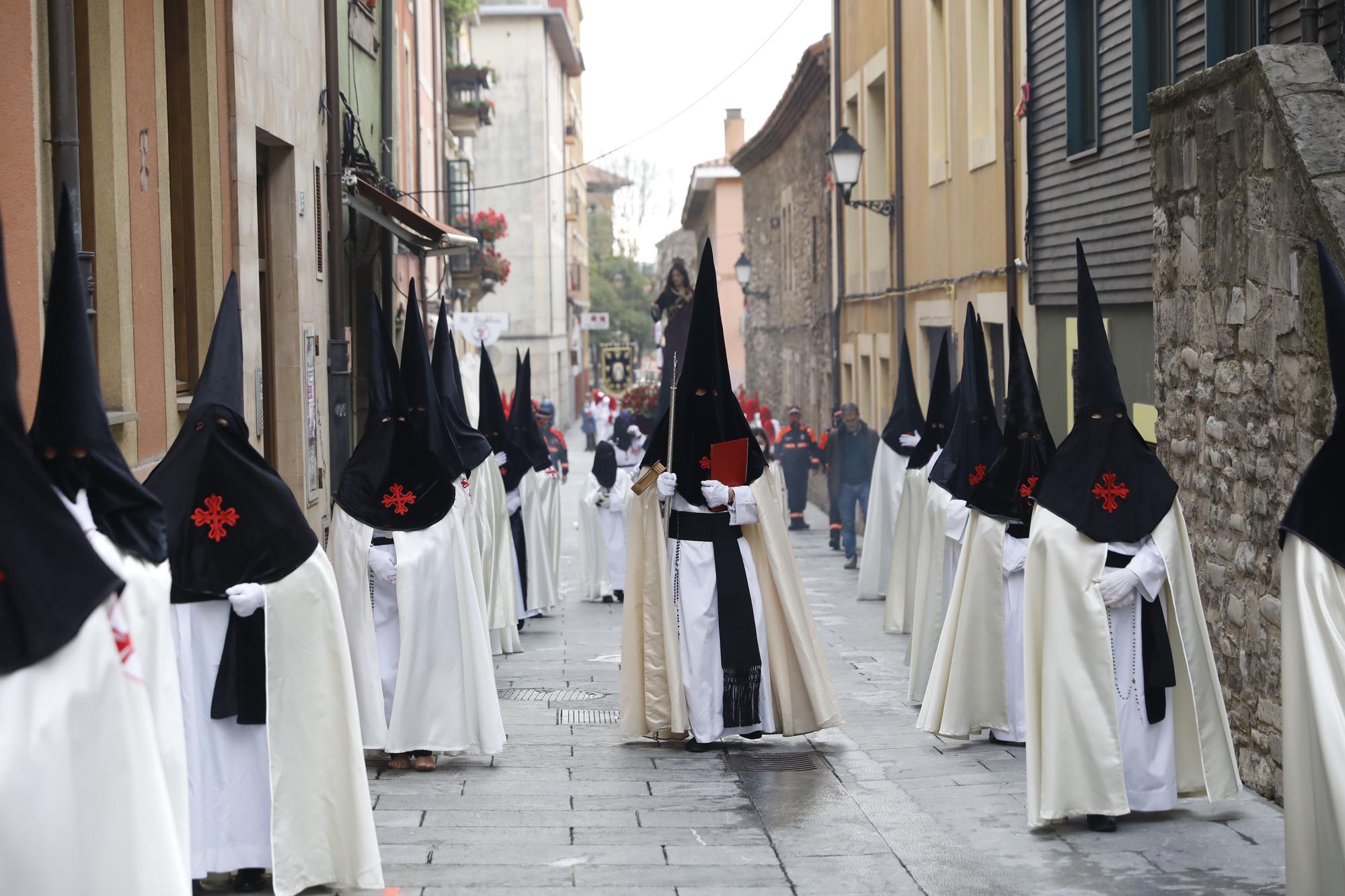 En imágenes: la procesión del Sábado Santo en Gijón