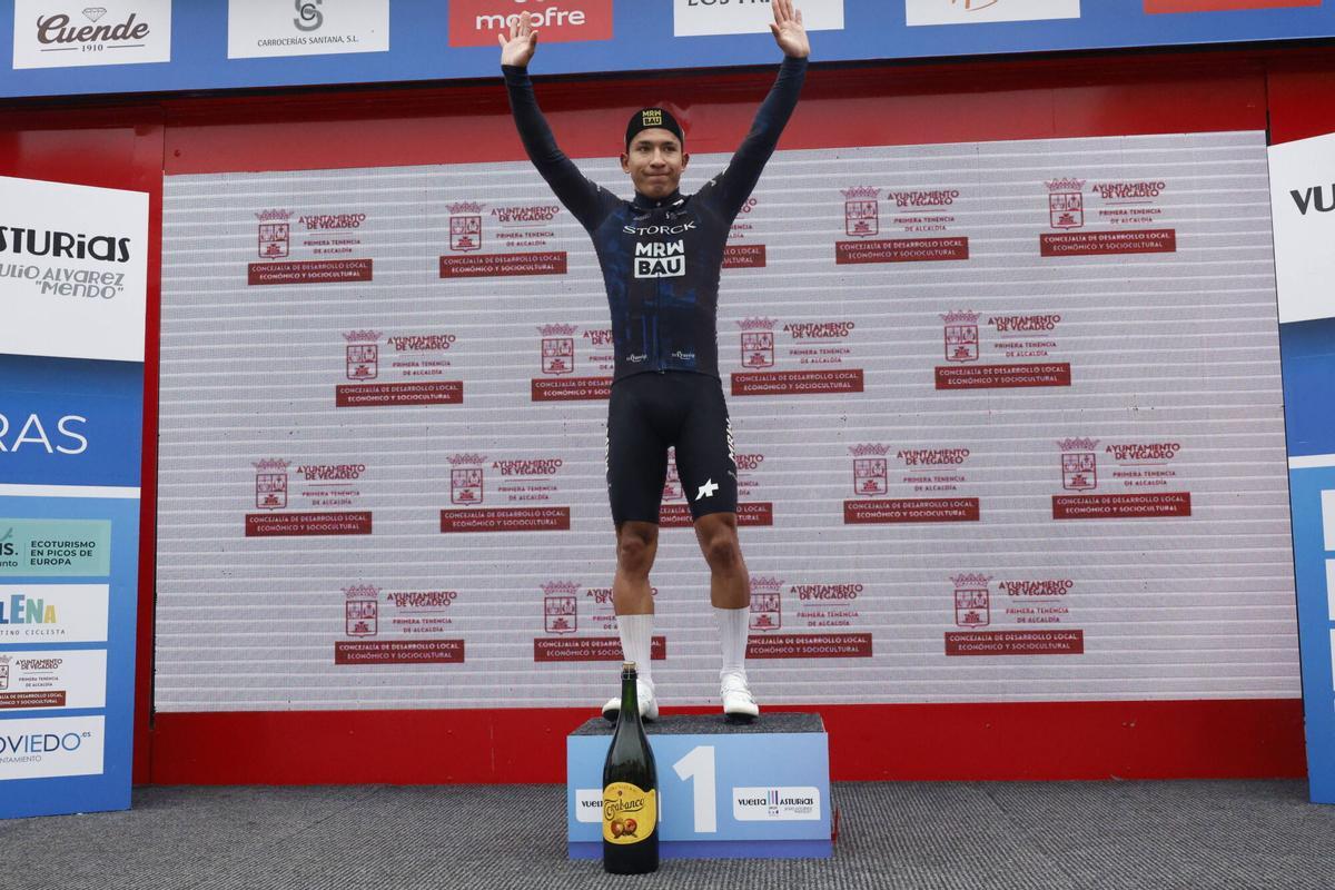 Edgar Cadena, ganador de la tercera etapa de la Vuelta Ciclista a Asturias