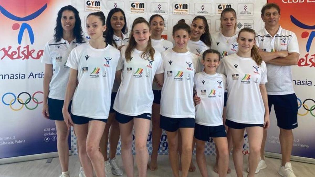 Gimnastas y técnicos del Xelska Illes Balears que disputarán la gran final