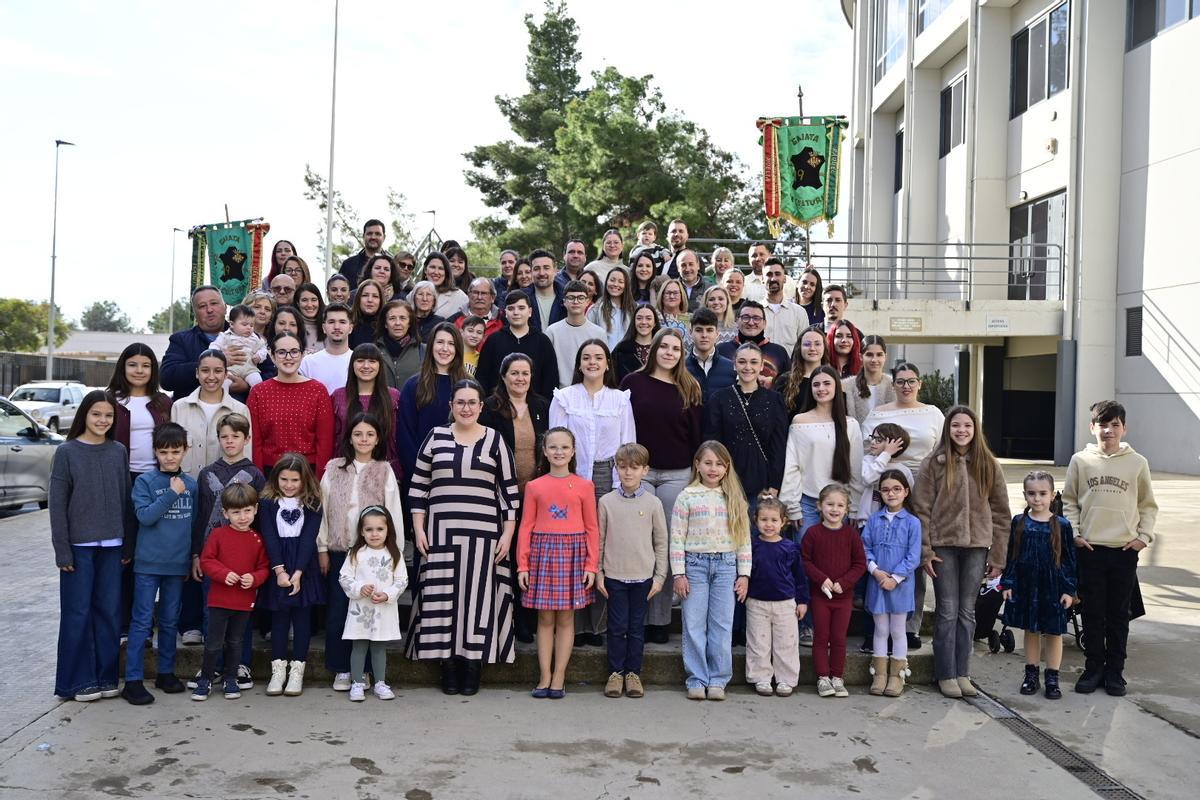 La comissió de La Cultural, en front del pavelló Ciutat de Castelló.