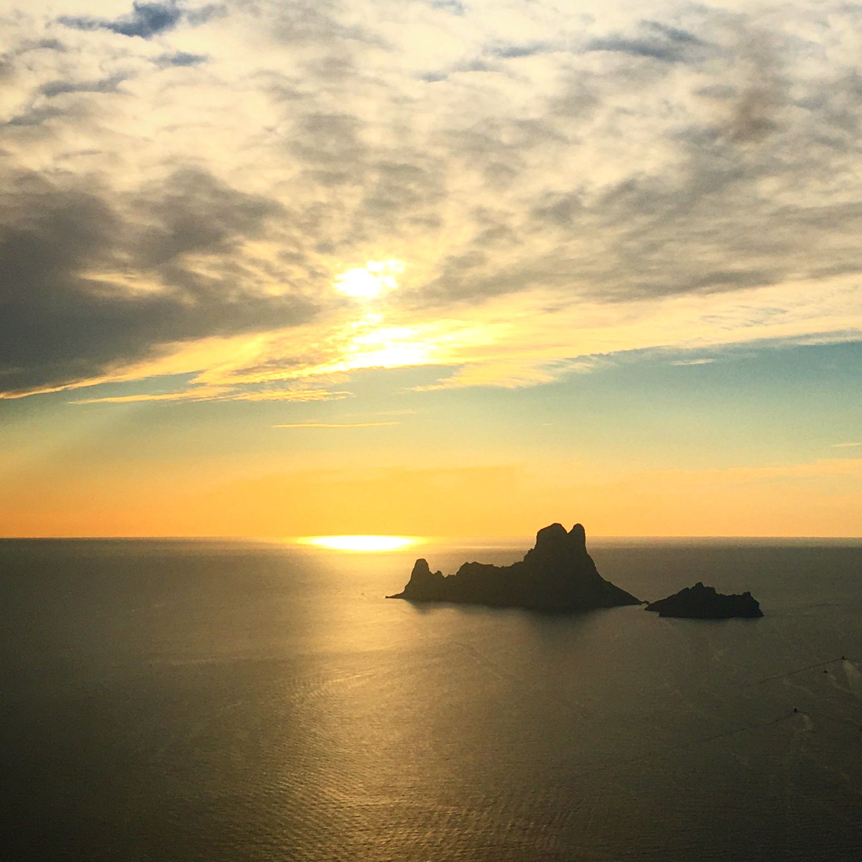 Puesta de sol sobre es Vedrà (Sant Josep).