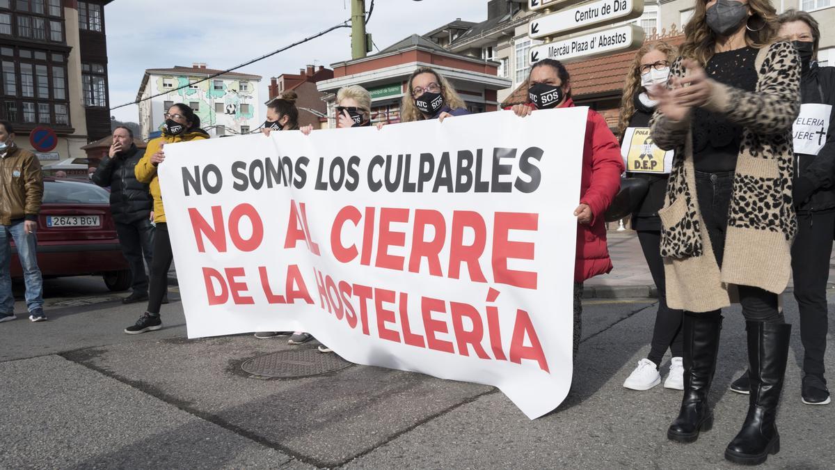 Marcha de los hosteleros del Caudal de Pola de Lena a Mieres