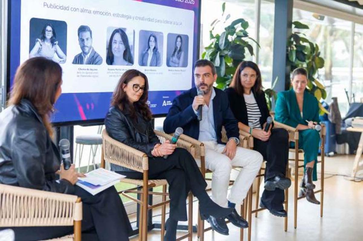 Participantes de la primera mesa de debate: "Publicidad con alma, emoción, estrategia y creatividad".