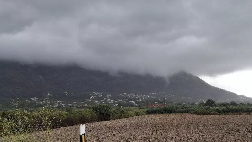 La lluvia sorprende a Alicante en julio: caen más de 100 l/m²