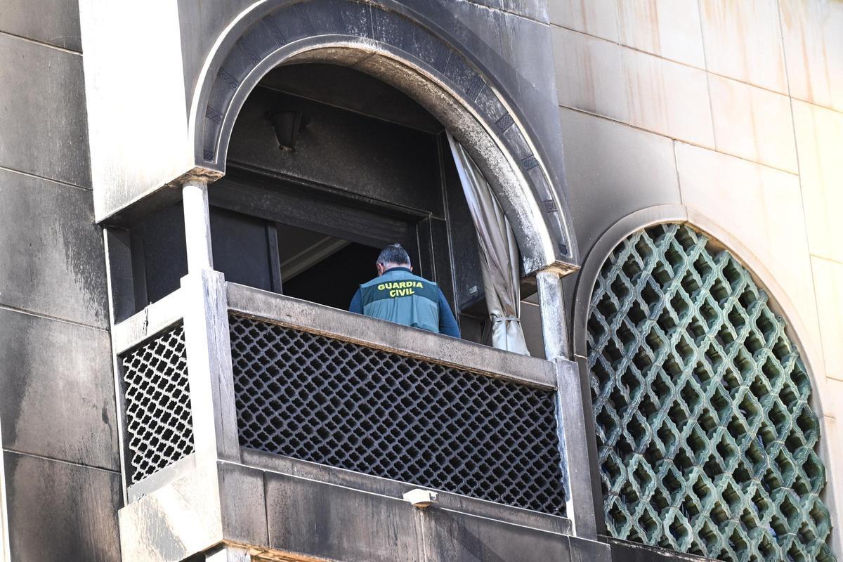 La Guardia Civil inspeccionó con un grupo especial de investigación las viviendas afectadas por el incendio de Crevillent