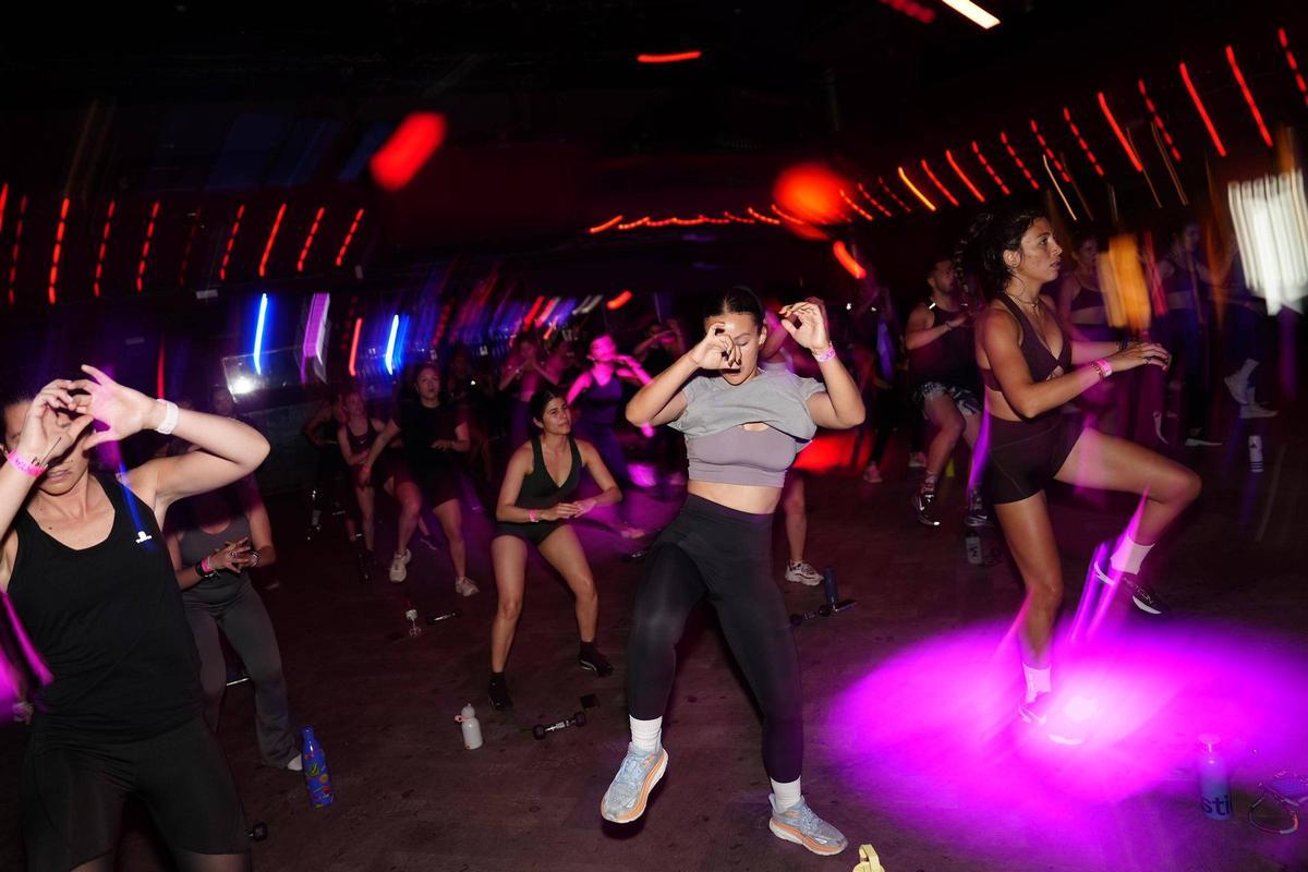 Discotecas del fitness en Barcelona: entrena en una pista de baile con DJ en vivo. Sesión Juxta en la Sala Apolo