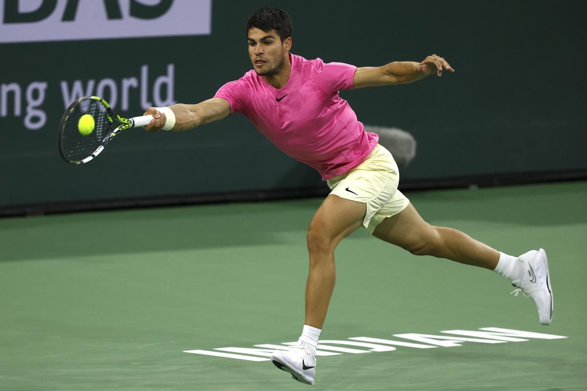 Alcaraz descifra a Auger-Aliassime y se cita en semifinales con Sinner