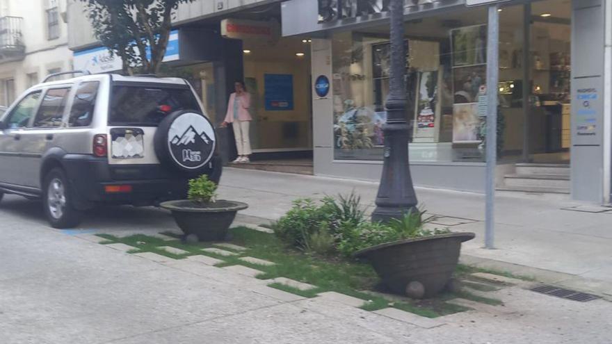 Daños colaterales de aparcamientos en Joaquín Loriga