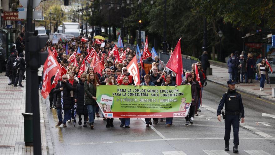 Las escuelinas de Asturias vuelven a la huelga: las educadoras salen a la calle para exigir mejoras al Gobierno asturiano