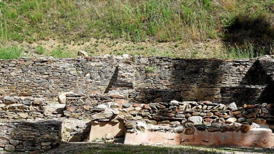 Els murs que delimiten la part nord del fòrum de Llívia, que s&#039;han descobert en aquesta campanya d&#039;excavacions