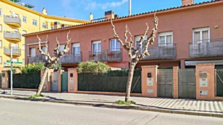 208.000 € Venta de casa en Centre (Figueres) 133 m2, 4 habitaciones, 2 baños, 1.564 €/m2, 2 Planta...