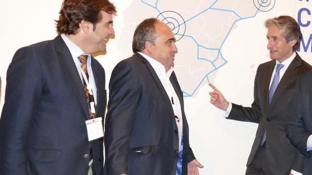 Hernández, Torralba y De la Serna, junto a un plano del Corredor Mediterráneo.