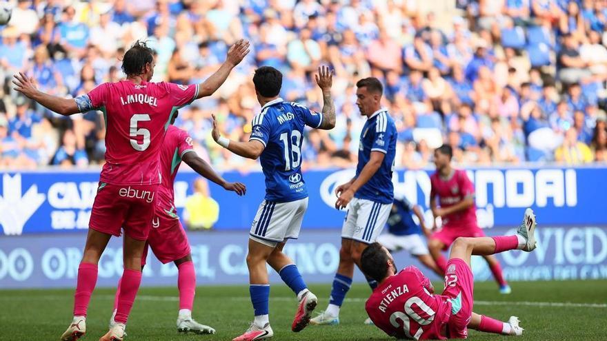 Nuevo final accidentado en el Tartiere: un jugador se retira en camilla