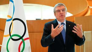 Thomas Bach, tras postponer Tokio 2020: Hubo atletas críticos